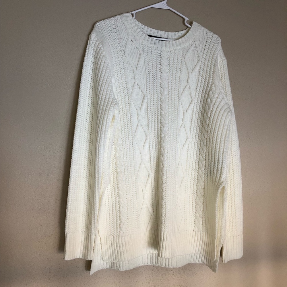 Forever 21 - Sweater in Cream/White NWT